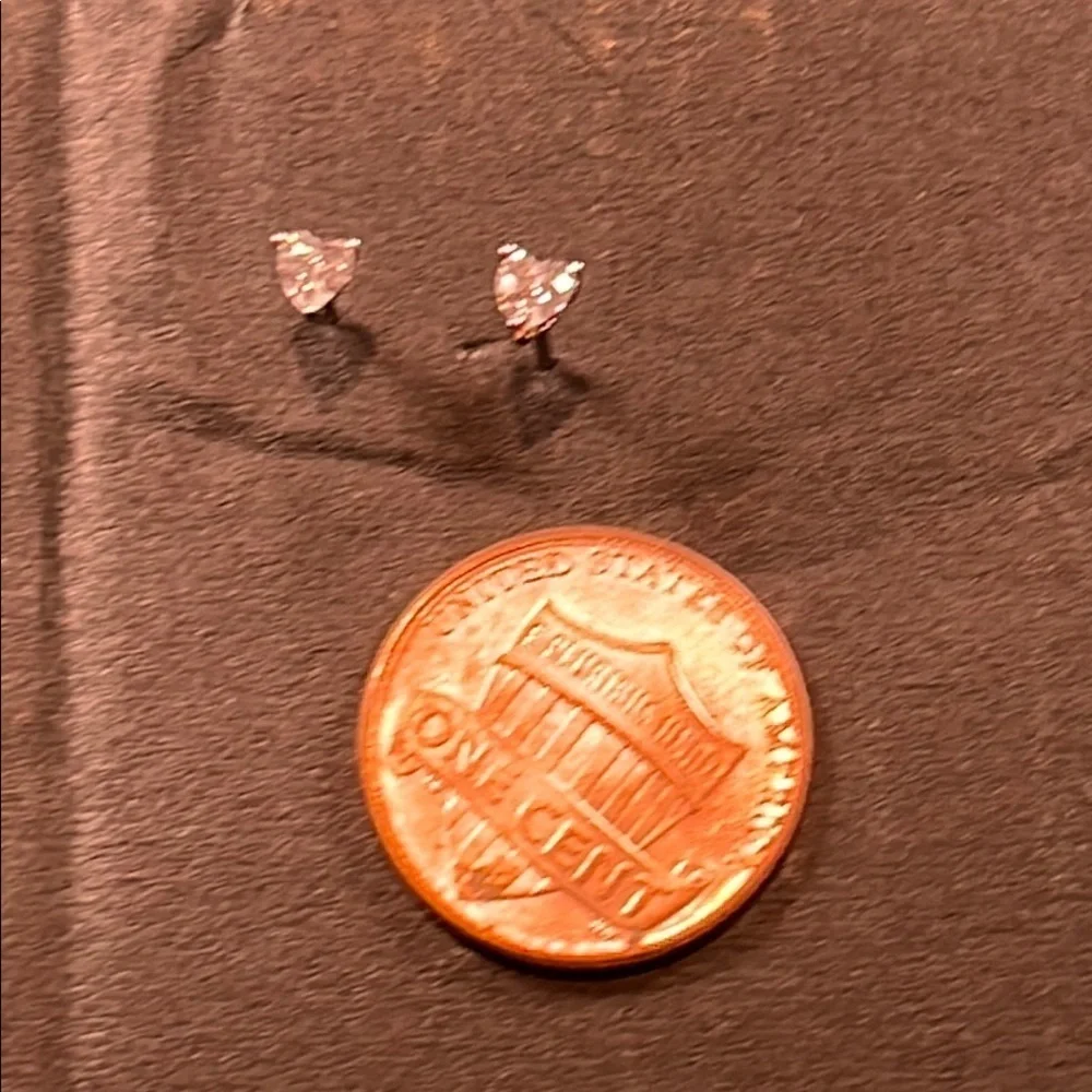 NWOT Heart Cubic Zirconia Stud Earrings 3mm Never Worn, NEW!!